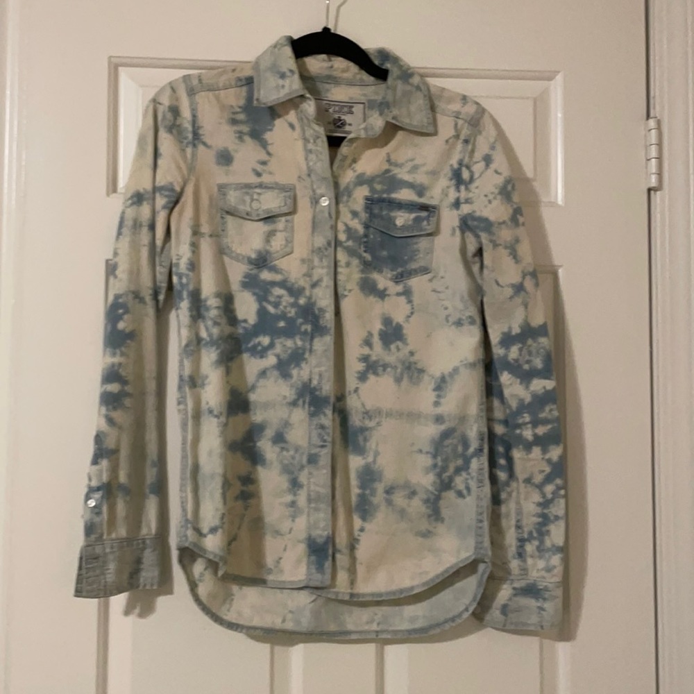 Tie die button up
